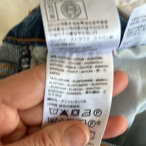 Levi's Premium Ribcage Straight Size 28 Medium Wash. Color is Georgie - Picture 11 of 15